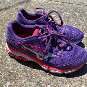 Mizuno running shoe